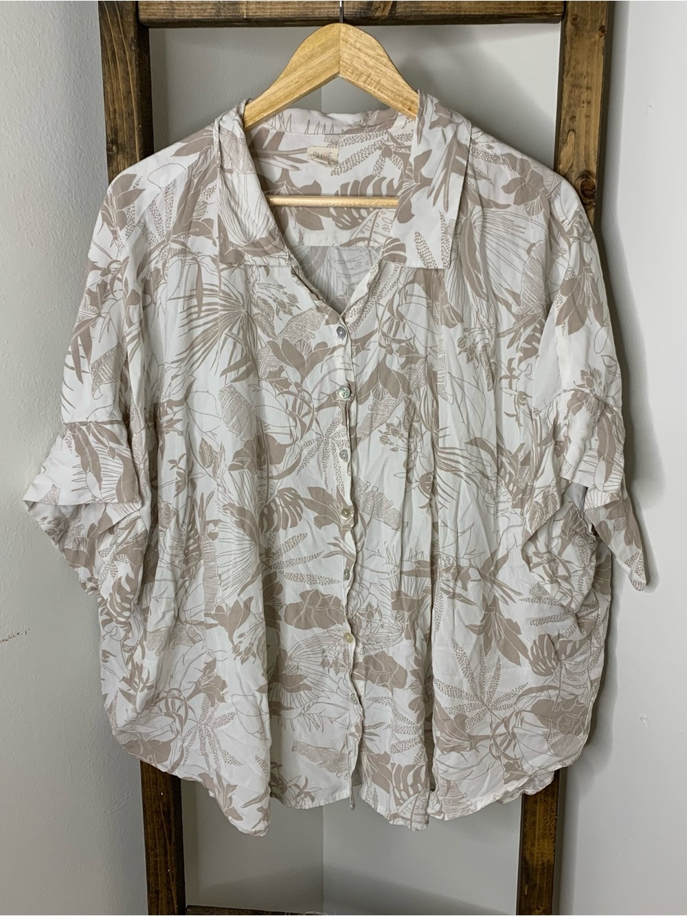 Surf Gypsy Lightweight White & Taupe Printed Button-Front Women’s Top Size M
